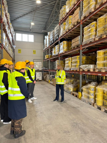 b1a6676f-f4ec-458b-9152-f46ce86c7882